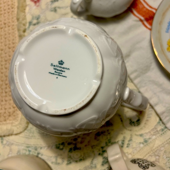 SELTMANN WEIDEN BAVARIA GERMANY WHITE EMBOSSED TEAPOT COFFEEPOT SALZBURG VIENNA - Picture 2 of 16